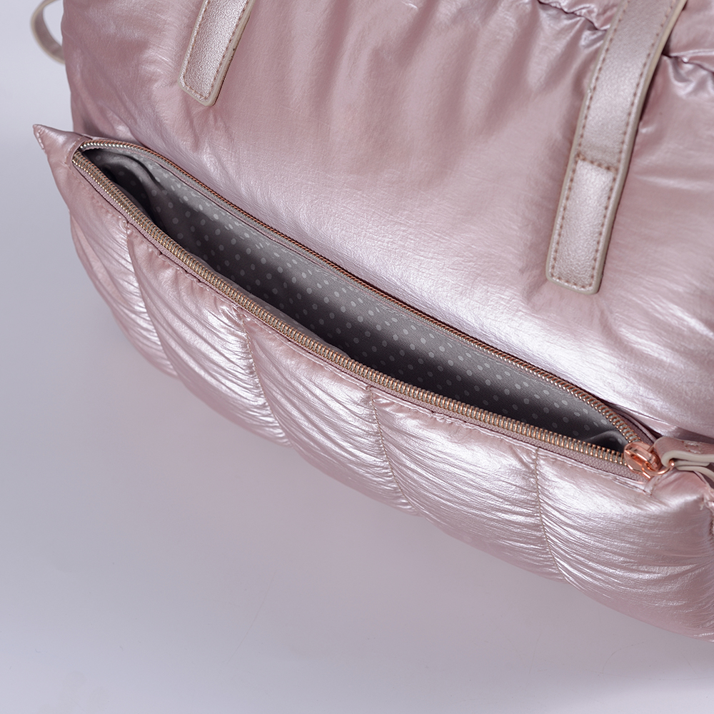 Weiche, handgefertigte, bauschige Handtasche im Cloud-Stil im neuen Stil mit Gepäckgurt und Laptopfach