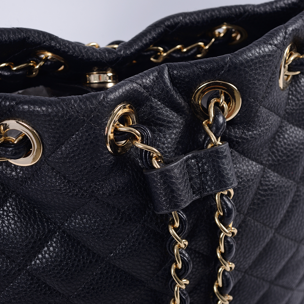 Klassischer Damenrucksack mit schwarzer Goldkette, lässige, hochwertige Ledertasche